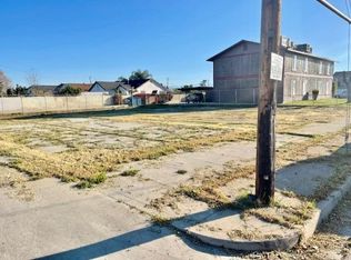 1122 7th St, Sanger, CA 93657