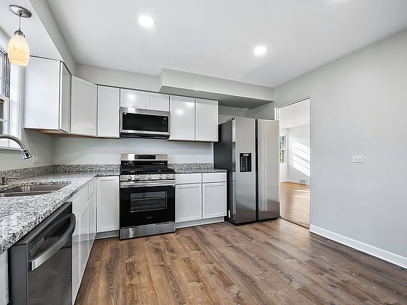 3rd image of 3239 Dora St