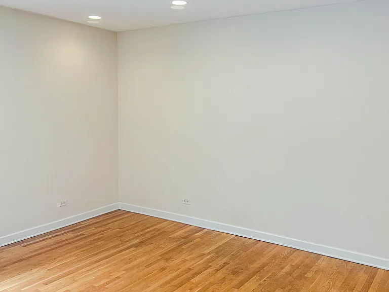 3930 N Pine Grove Ave #3 — Photo 2