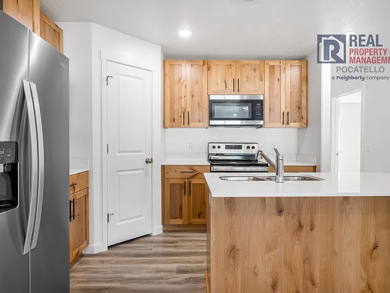 1014 W Quinn Rd #BLD-11 — Photo 2