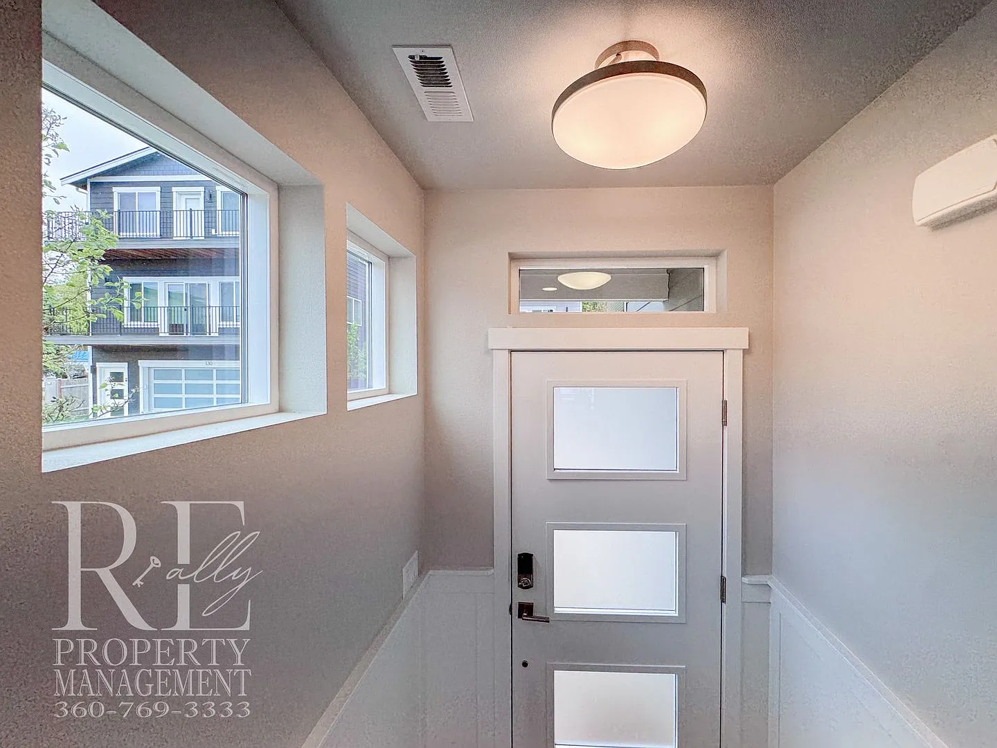 Move-In Special: 50% Off First Months Rent Modern 3-Story Bremerton Home With Water Views On Ever... — Photo 4