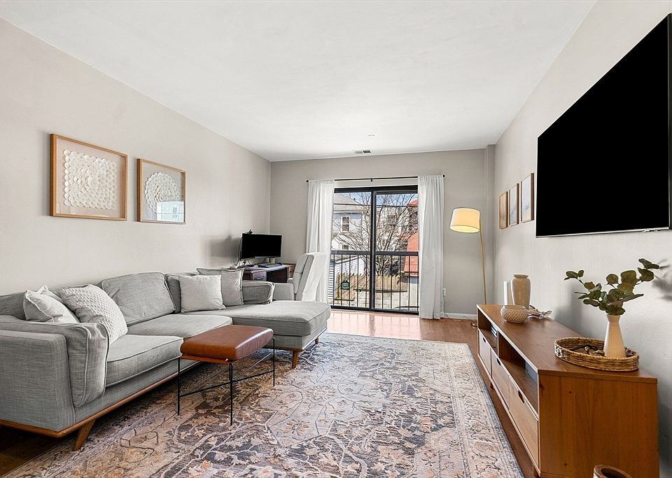 1st image of 315 Rantoul St APT 106
