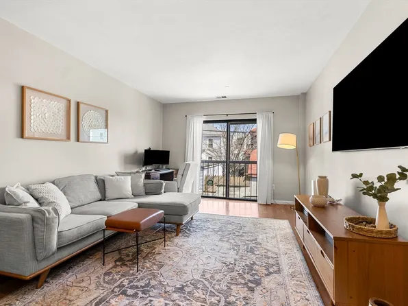 315 Rantoul St APT 106, Beverly, MA 01915