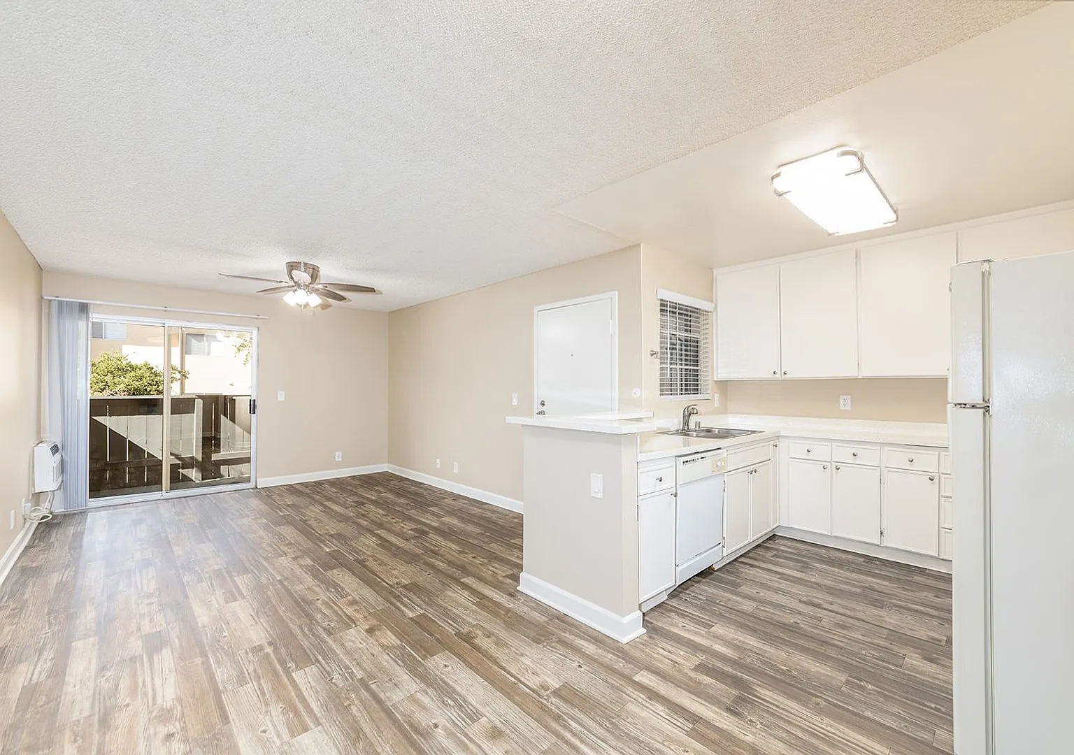 Willow Creek Apartments — Photo 4