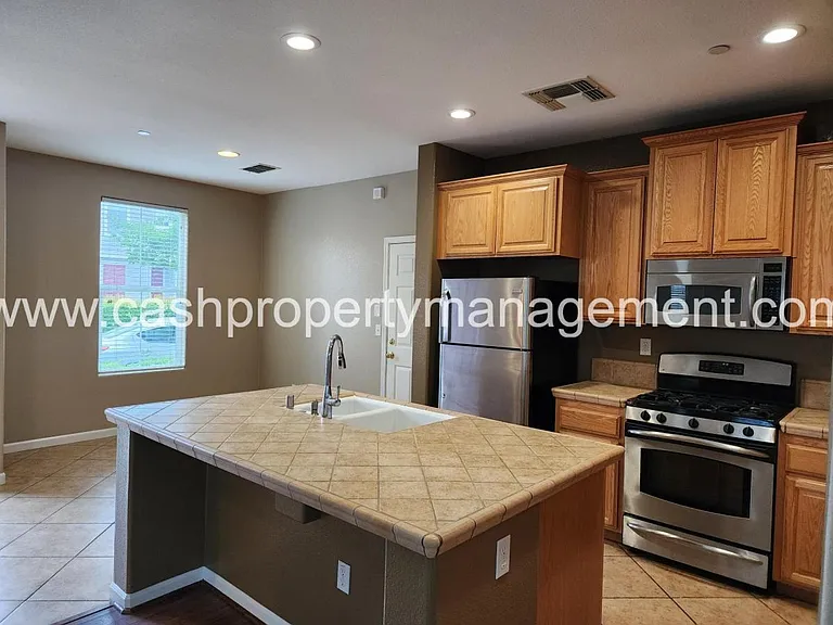 548 Navigator Dr — Photo 5