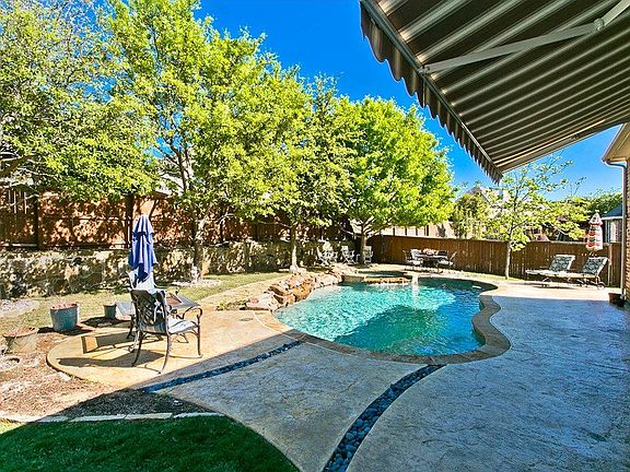 2nd image of 1013 Woodcliff Dr