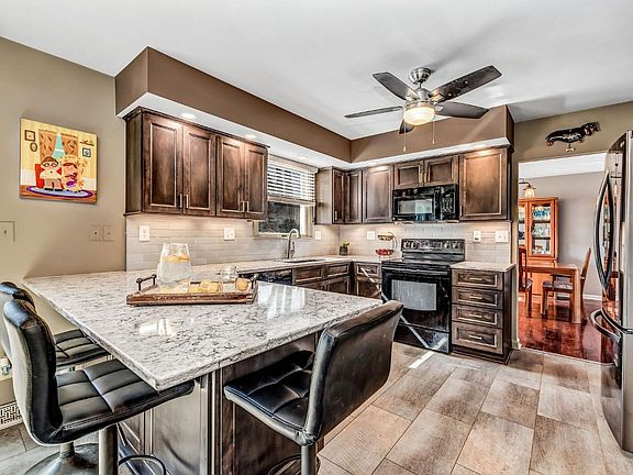 3rd image of 1365 Dana Dr