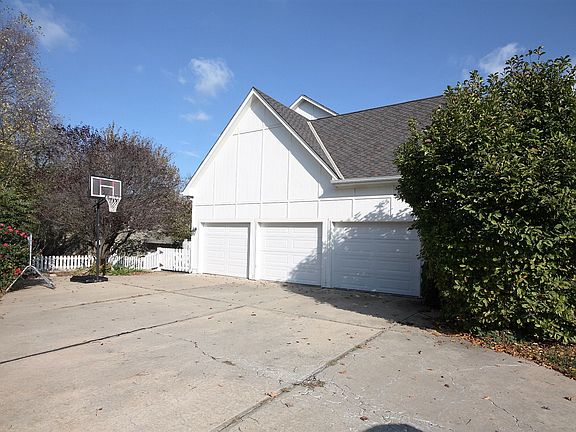 5th image of 6100 W 157th St