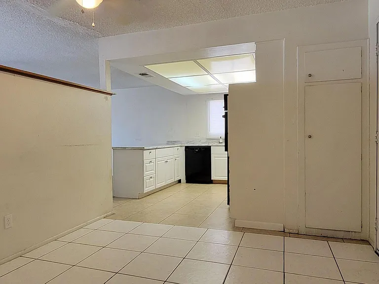 7928 W Earll Dr — Photo 4
