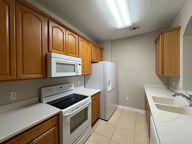 3314 Robert Trent Jones Dr #406 — Photo 10