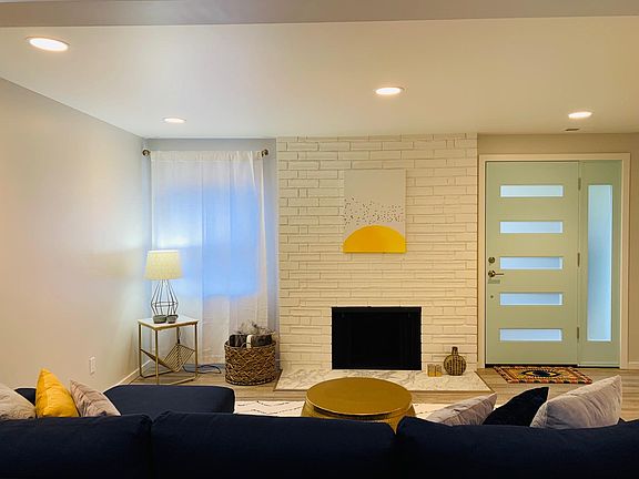 5th image of 10323 35th Ave NE #A