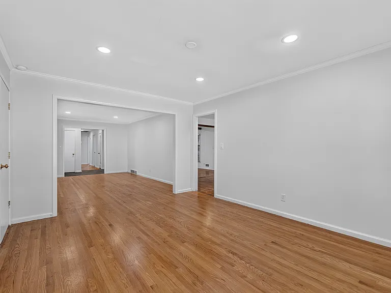 2313 W 71st St — Photo 5