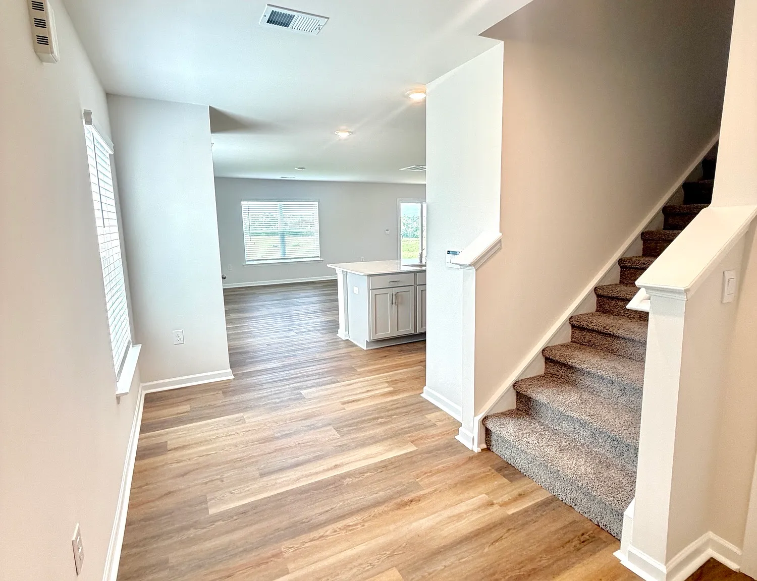 4 bed, 2.5 bath, 2174 sqft, $2,290 — Photo 2