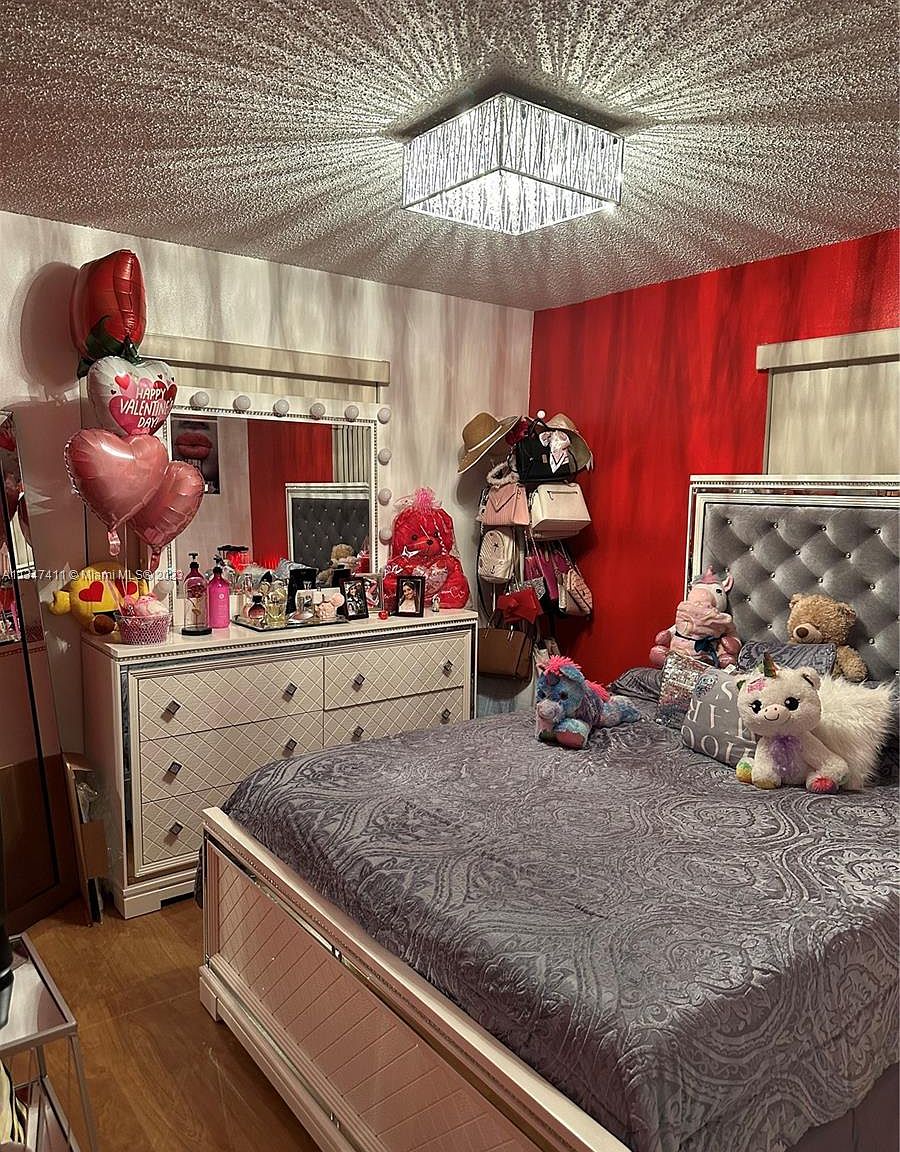 Valentines Room Decor in Opa Locka, FL