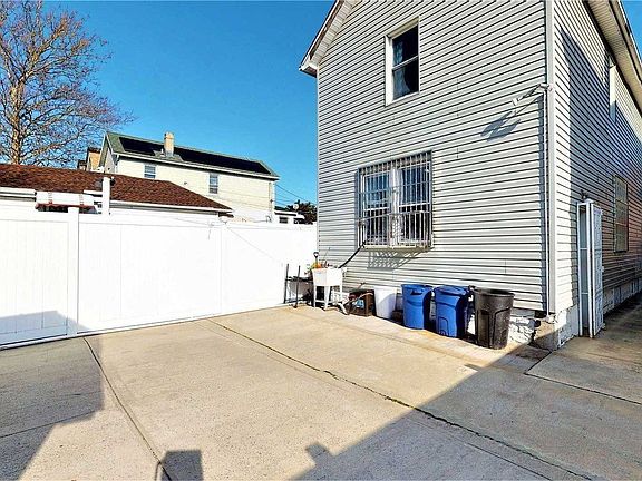 2nd image of 431 Leland Ave