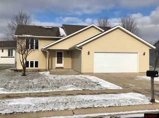 121 Spyglass Dr, Mankato, MN 56001