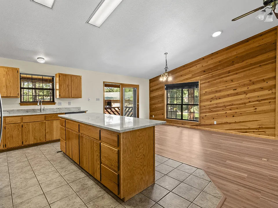 102 Ee Miller Ct