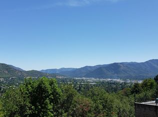 1043 NW Starlite Pl, Grants Pass, OR