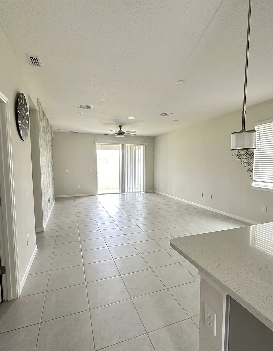 3 bed, 1752 sqft, $2,492 — Photo 3