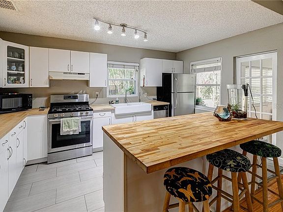 2nd image of 1027 E Powhatan Ave