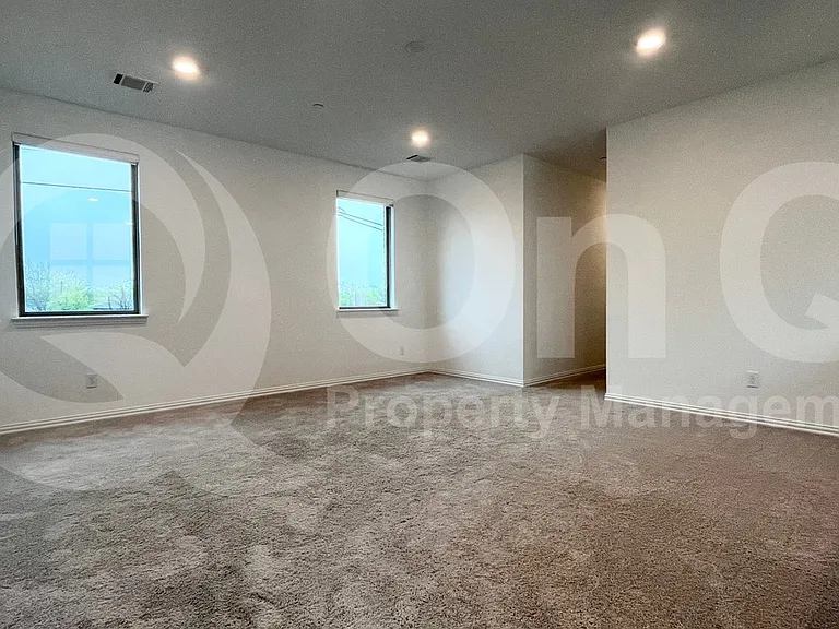 7529 Regal Ln — Photo 10
