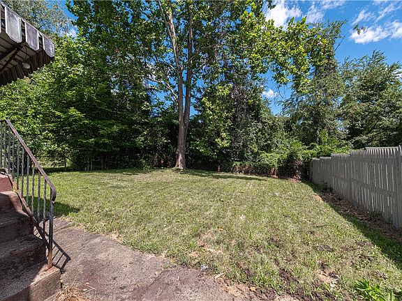 4th image of 127 Waddell Ave