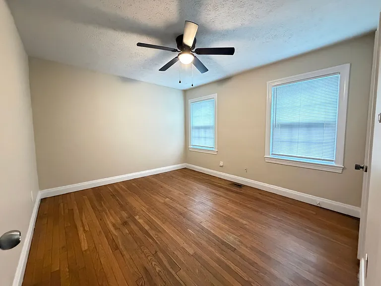 825 Parkway Dr — Photo 12