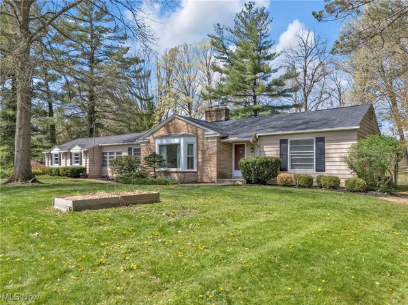 1288 Ghent Hills Rd, Akron, OH 44333