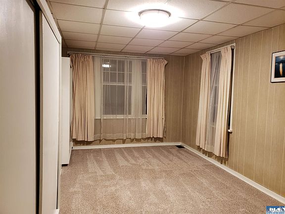 4th image of 206 E 9th St