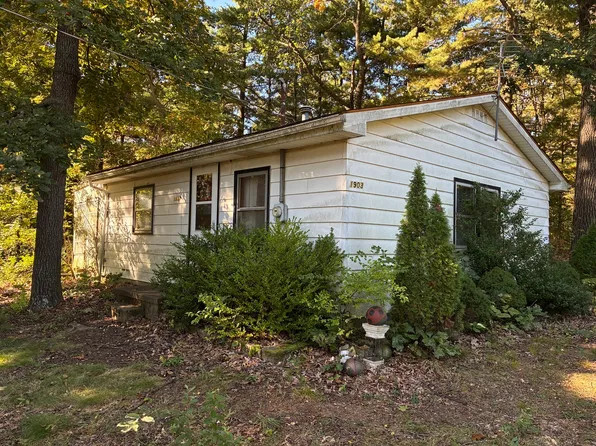 1903 Hickory Ln, Manito, IL 61546