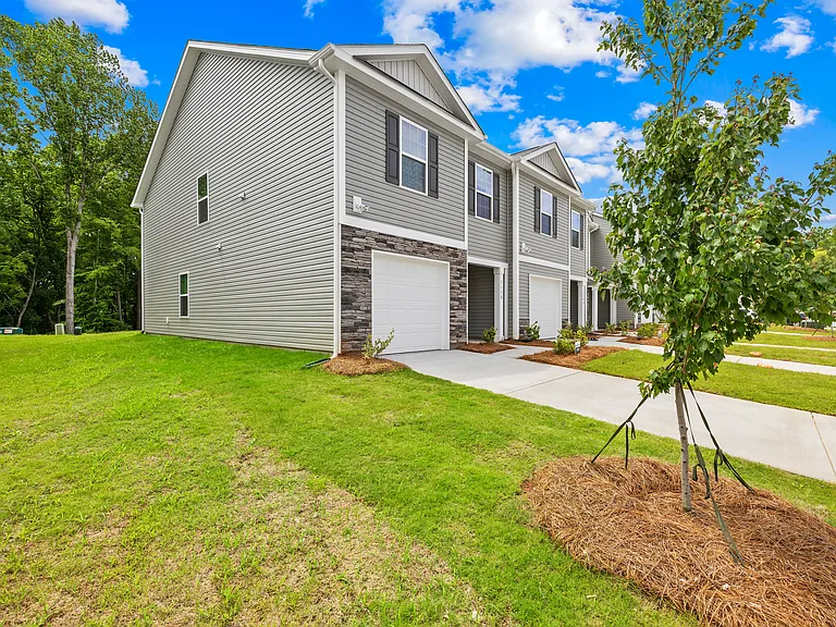 5150 Hyrule Dr — Photo 2