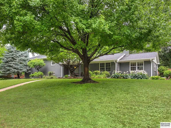 8668 Cedar St, Omaha, NE 68124