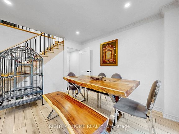 4th image of 262 Wildberry Cres