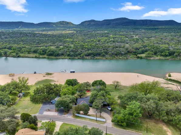4310 River Oaks Dr, Kingsland, TX 78639