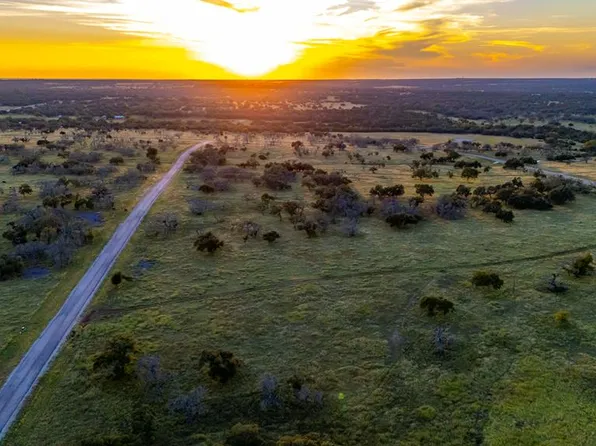 71 Fallow Dr, Harper, TX 78631