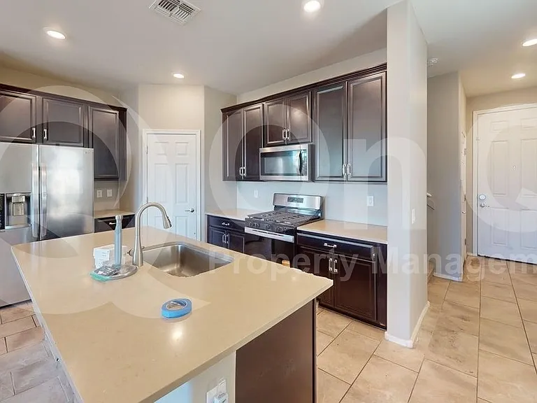 5940 N Umbra Ct — Photo 1