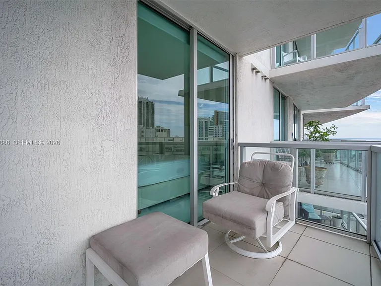 6700 Indian Creek Dr #904 — Photo 35