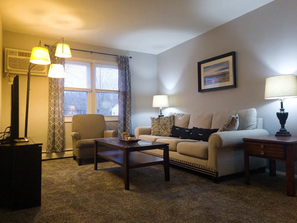 2 bed, 600 sqft, $1,050 — Photo 2