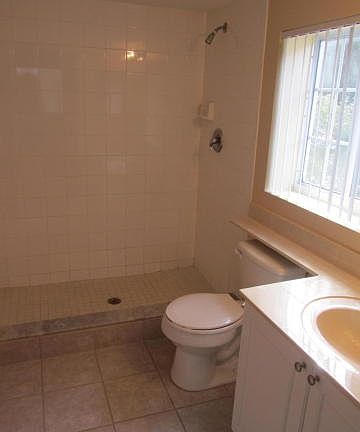 5th image of 700 Crestwood Ct S APT 704