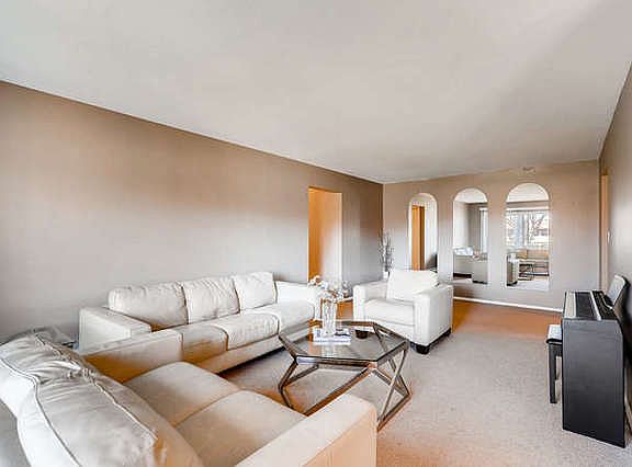 3rd image of 2612 N Windsor Dr Unit 202