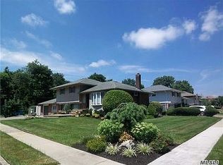 8 Byron Ln, Bethpage, NY 11714