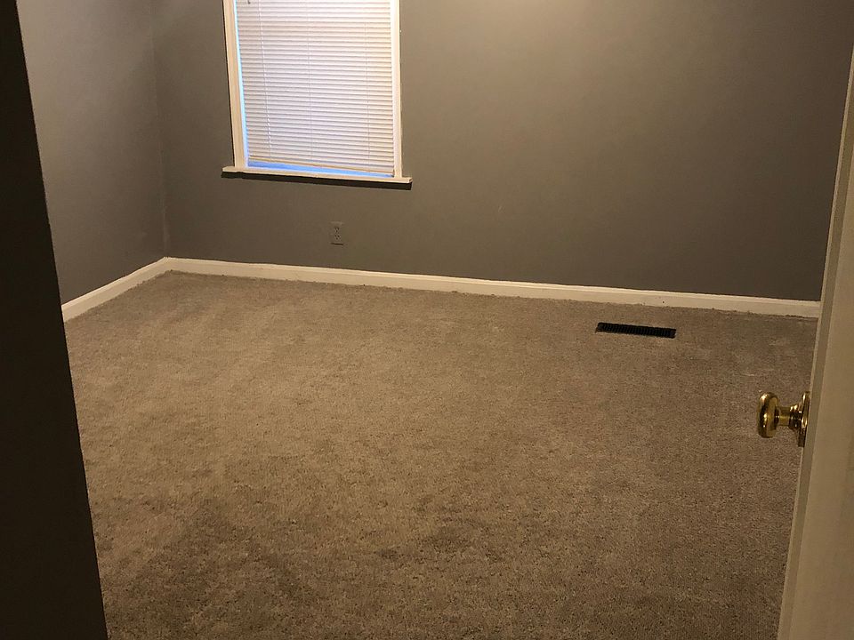 Second bedroom with large closet.