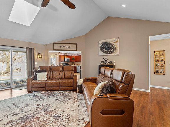 5th image of 2611 Seberger Dr