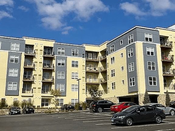 4th image of 587 Connecticut Ave #3H