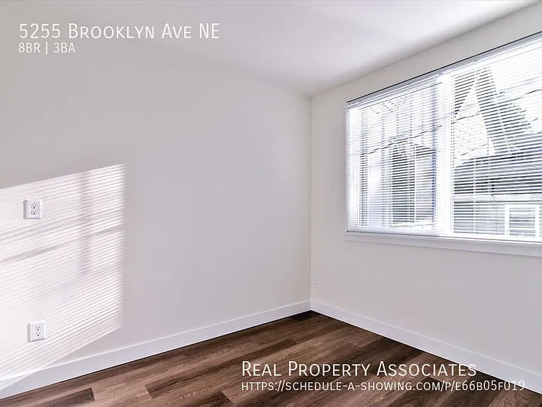 5255 Brooklyn Ave NE — Photo 19