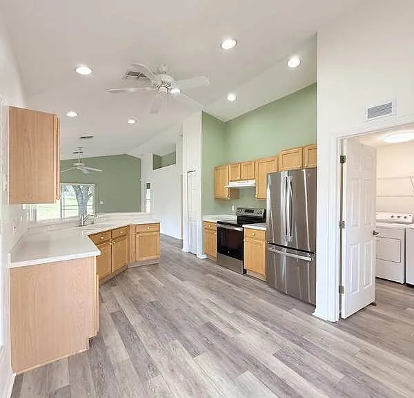 240 Center Oak Cir — Photo 11