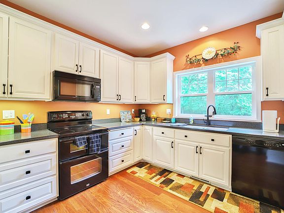 3rd image of 24397 Fishtrap Rd
