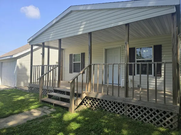 205 W McAlpin St, Hebron, IN 46341