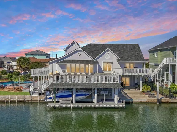 208 Coconut St, Tiki Island, TX 77554