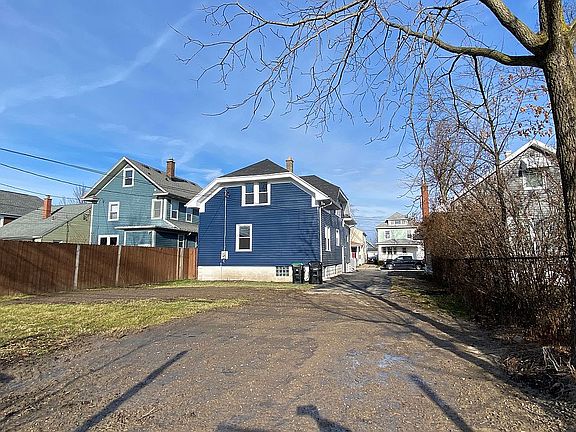 4th image of 90 Somerton Ave